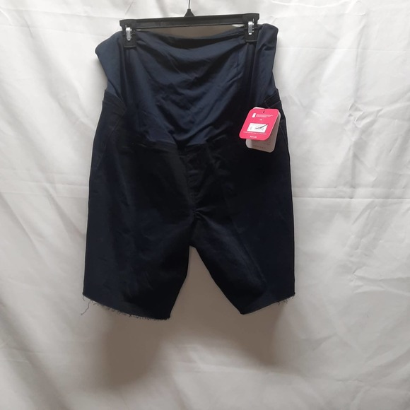 NOS Ingrid & Isabel Bermuda Maternity Black shorts w/ crossover back 16 - Picture 2 of 8
